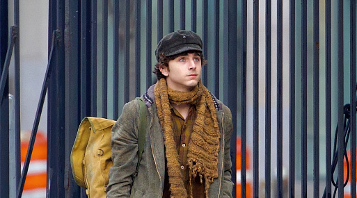 Тимоти Шаламе в образе Боба Дилана на съёмках байопика о музыканте