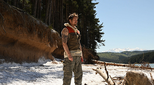 Смотрим трейлер экшен-триллера «Ледяной предел» с Юэлем Киннаманом