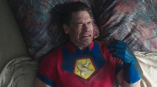 Джон Сина плачет под грустную музыку в открывке из «Миротворца»