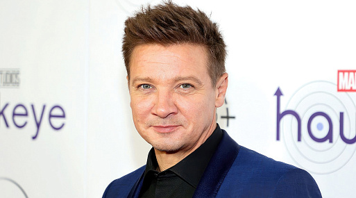 Джереми Реннер и Мила Кунис станут подозреваемыми в триквеле «Достать ножи»