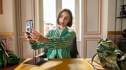 Лили Коллинз отправляется в Венецию в тизере пятого сезона «Эмили в Париже»