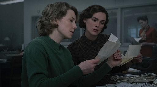 Появился кадр из фильма «Бостонский душитель» с Кирой Найтли и Кэрри Кун