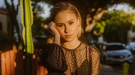 Мария Бакалова впервые рассказала о неловкой сцене «Бората 2» с Руди Джулиани