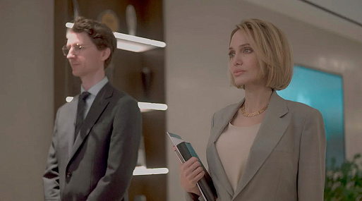 Анджелина Джоли на первом кадре комедии «Тревожные люди»