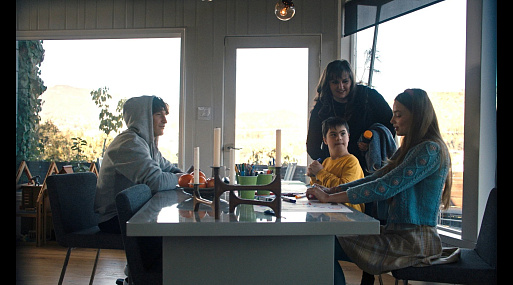 Джон Бернтал изменяет жене в трейлере драмеди Лины Данэм «Острая палка»