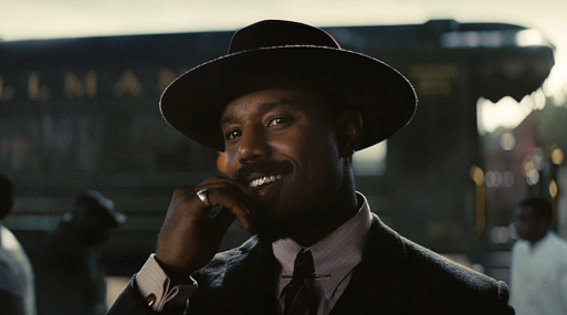 Майкл Б. Джордан играет близнецов в трейлере вампирского триллера «Грешники»