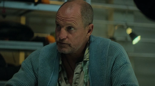 Вуди Харрельсон и его команда на постере фильма-катастрофы «Дыхание шторма»