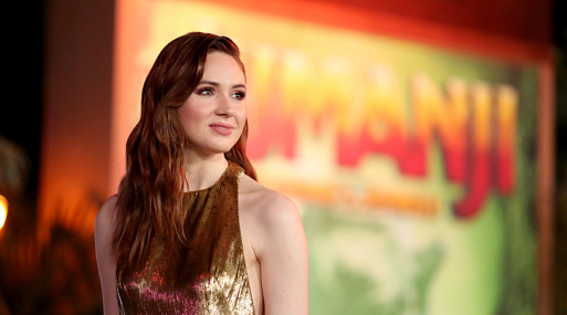 Карен Гиллан присоединяется к «Жизни Чака» по роману Стивена Кинга