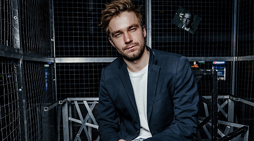 Александр Петров приступил к съёмкам в эротической драме «Непослушная»