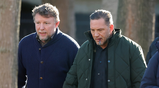 Сериал Гая Ричи с Пирсом Броснаном, Хелен Миррен и Томом Харди выйдет 30 марта