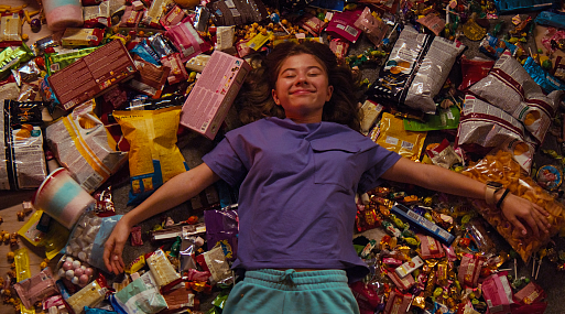 Милана Хаметова в трейлере комедии «Не одна дома»