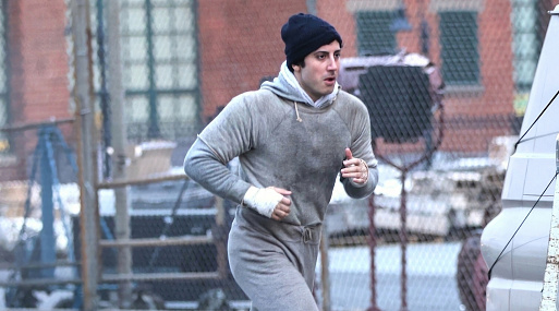 «Рокки — это я»: Энтони Ипполито в роли Сильвестра Сталлоне на видео со съёмок