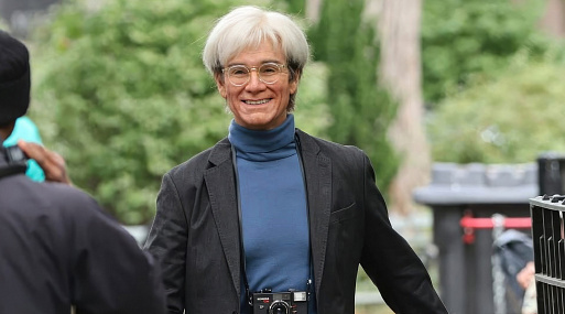 Неузнаваемый Энтони Старр в гриме Энди Уорхола на съёмках Samo Lives