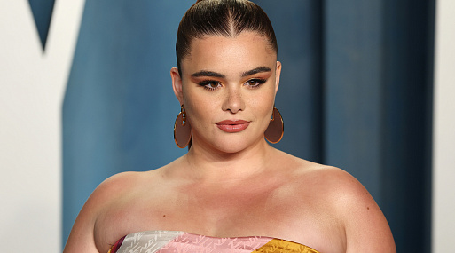 Барби Феррейра присоединилась к Ариане ДеБос в триллере «Дом трофеев»