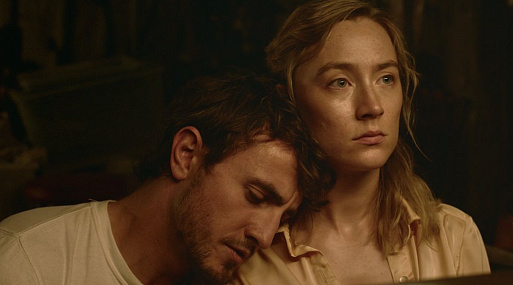 Первый взгляд на Сиршу Ронан и Пола Мескала в драме «Враг»