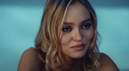 Лили-Роуз Депп теряет контроль в новом тизере мини-сериала «Идол»