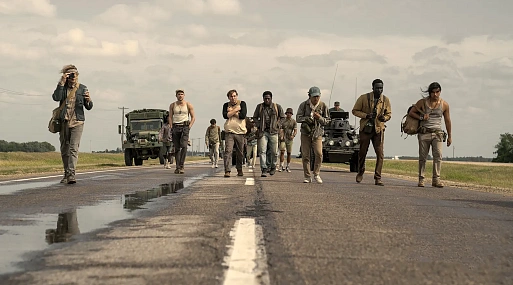 Опубликованы первые кадры триллера «Долгая прогулка» по Стивену Кингу