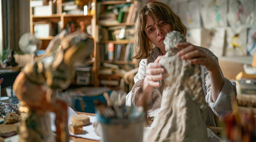 Мишель Уильямс творит искусство в трейлере «Появления» Келли Райхардт