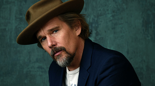 Итан Хоук возглавит каст мини-сериала «Белые» про расследование убийства