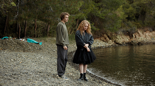 Макар Хлебников выступает со стендапом в тизере сериала «Пингвины моей мамы 2»