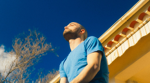 Нежный возраст, грубый взгляд: «Бумажные флаги» 19-летнего Натана Амброзиони