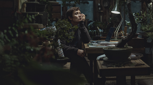 Ли Бён-хон в новом трейлере чёрно-комедийного триллера «Метод исключения»