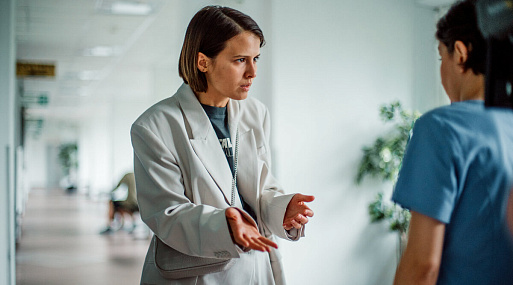 Любовь Аксёнова гоняется за донором в трейлере комедийного сериала KION «Почка»