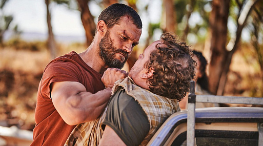 Джейми Дорнан возвращается в Ирландию напряжённом трейлере «Туриста»