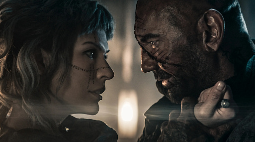 Милла Йовович и Дэйв Батиста на первом кадре фэнтези «В потерянных землях»