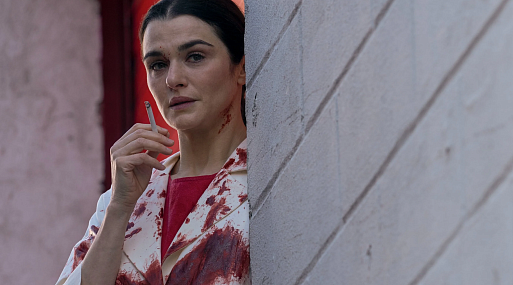 Рэйчел Вайс и её сестра-близнец вглядываются в пациента в тизере сериала «Связанные насмерть»