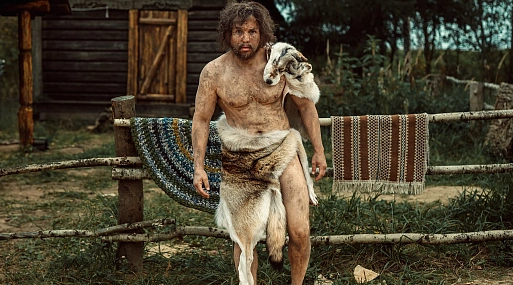 Сергей Романович становится дикарём в новой сцене сериала «Хутор»