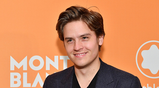 Дилан Спроус будет спасать заложников в фильме от режиссёра «Сумасшедшей езды»