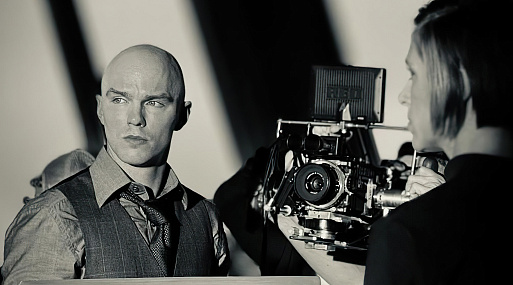 Лекс Лютор в исполнении Николаса Холта на фото со съёмок «Супермена»