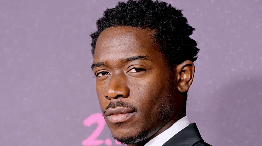 Звезда «Снегопада» Демсон Идрис сыграет с Брэдом Питтом в фильме про Формулу-1