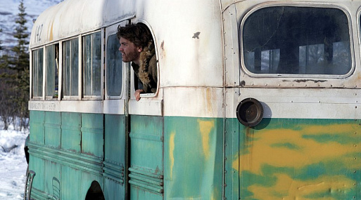 Автобус из «В диких условиях» перевезли на новое место ради общественной безопасности