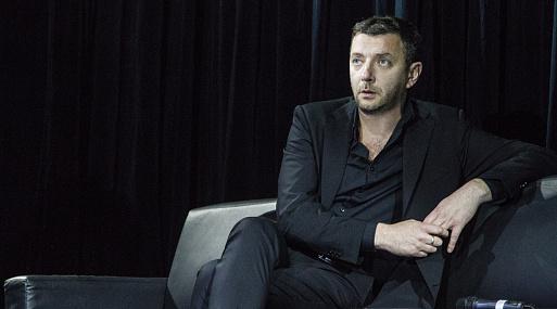 «Сделайте так, чтобы театр оставался живым»: Кирилл Серебренников покидает «Гоголь-центр». Ему назначили замену