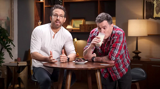 Стив-О ест перец чили в рекламе платформы Райана Рейнольдса