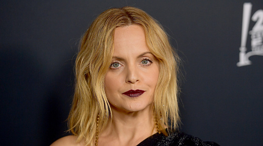 Мена Сувари и Райан Филипп поборются за жизнь со львами в фильме «Калахари»