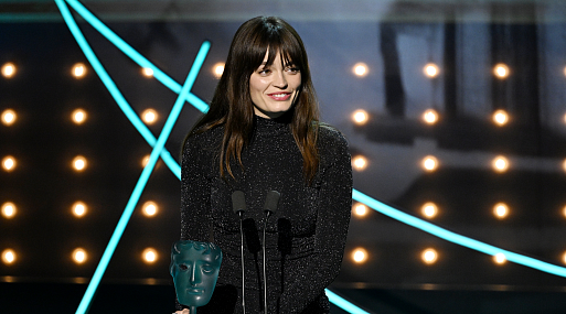 Эмма Маки появится с Фионой Шоу и Вики Крипс в экранизации книги «Горячее молоко»