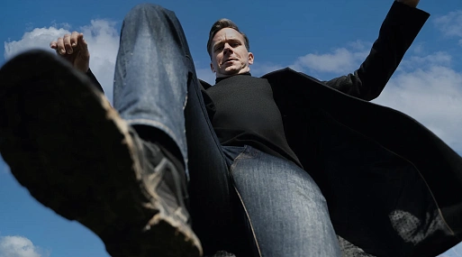 Арми Хаммер на первом фото «Тёмного рыцаря» Уве Болла