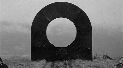 Картина «Последние и первые люди»: послание из будущего