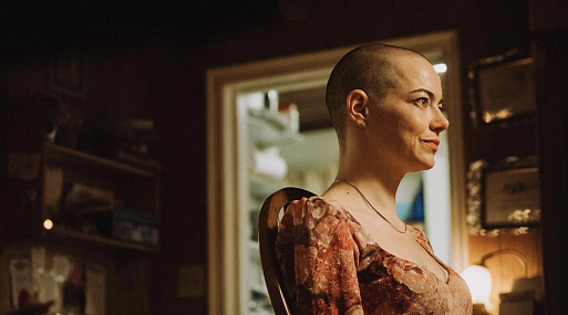 «Бугония» Йоргоса Лантимоса: ремейк южнокорейской сатиры с инопланетянами и Эммой Стоун