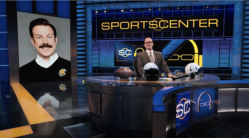 Apple TV+ показал трейлер комедийного сериала «Тед Лассо» от создателя «Клиники»