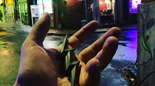 Режиссёр Андрес Мускетти показал фото со съёмок «Флэша»