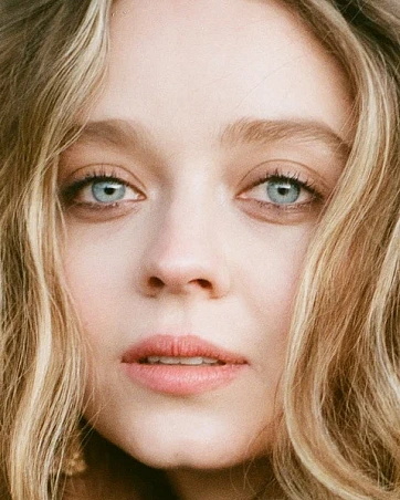 Мадлен Артур