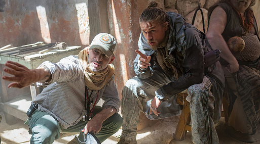 Появился свежий кадр «Мятежной Луны» Зака Снайдера