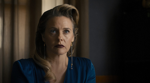 Алисия Сильверстоун показывает жёсткий характер в отрывке хоррора «Нарушитель»