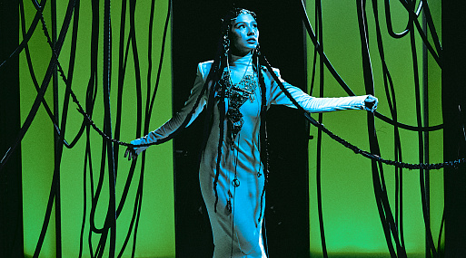 Лев Зулькарнаев, Zivert и Ay Yola сыграли в новогоднем фильме «Хозяйка Нейросети»