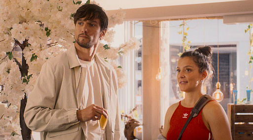 Смотрим фрагмент комедии «Притворись моей невестой»