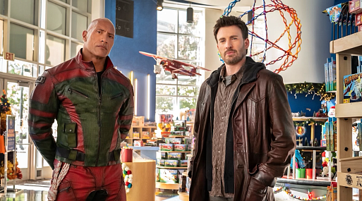 Появился первый кадр из рождественской комедии с Дуэйном Джонсоном и Крисом Эвансом